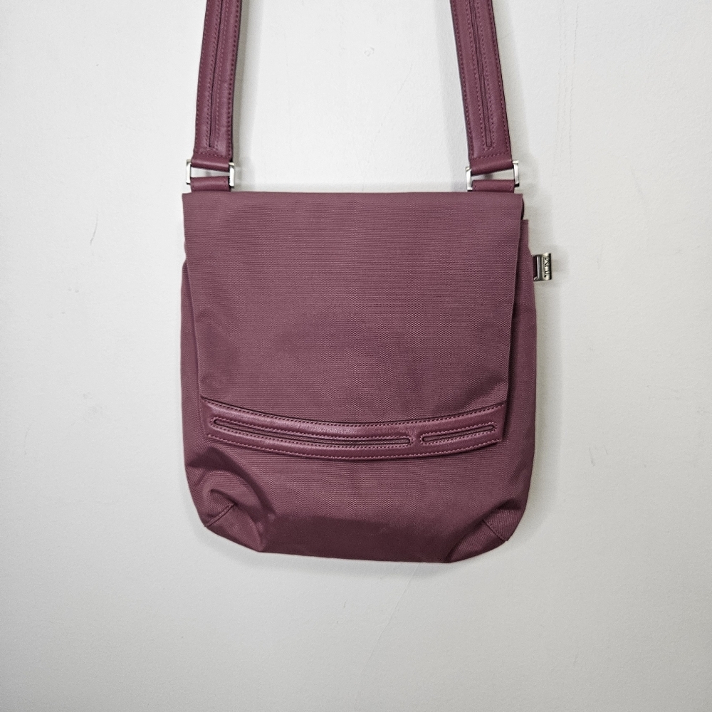 TUMI Ballistic Nylon w/Leather Trim Slim Flap Messenger Bag Travel